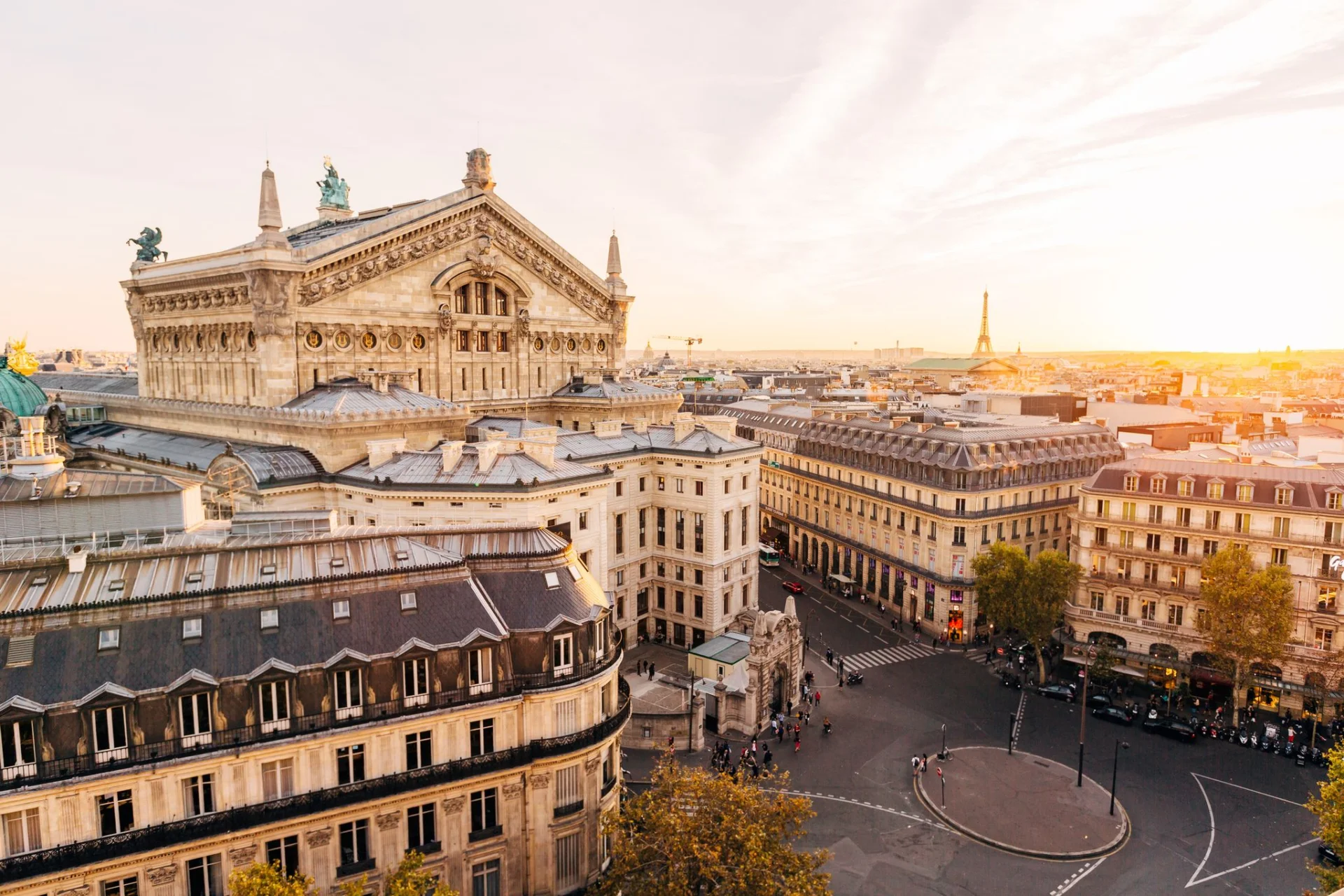 Enhancing Interactions in Paris: A Guide to Local Etiquette and Culture