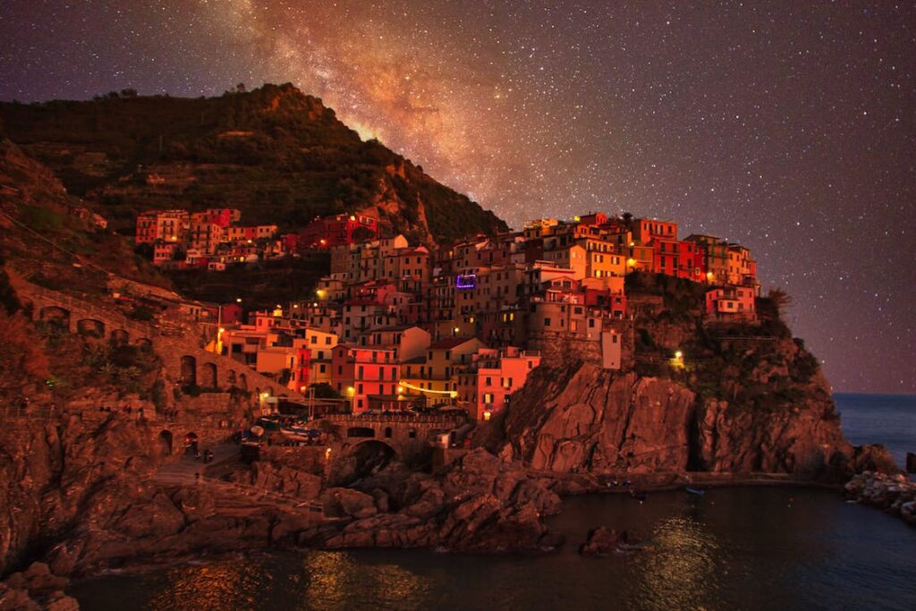 Cinque Terre Italien på natten